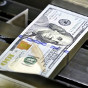 Межбанк: доллар подняли к 26,17 на низколиквидном рынке