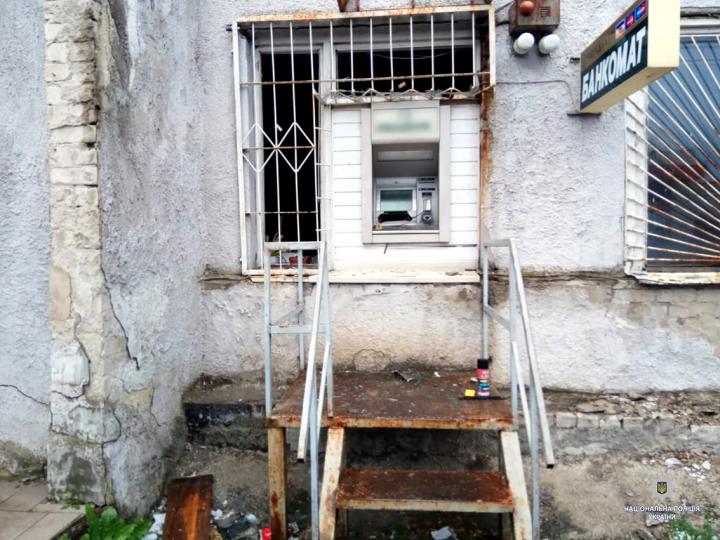 В Харькове неизвестные подорвали банкомат и ушли с добычей (фото)