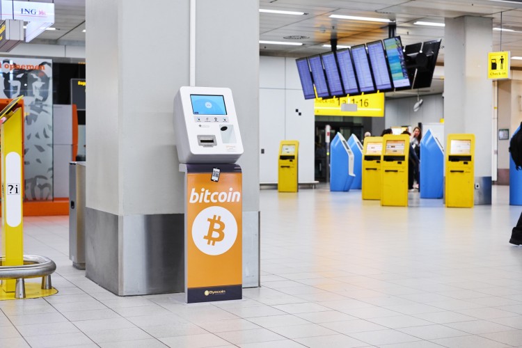 В амстердамском аэропорту появился биткоин-банкомат