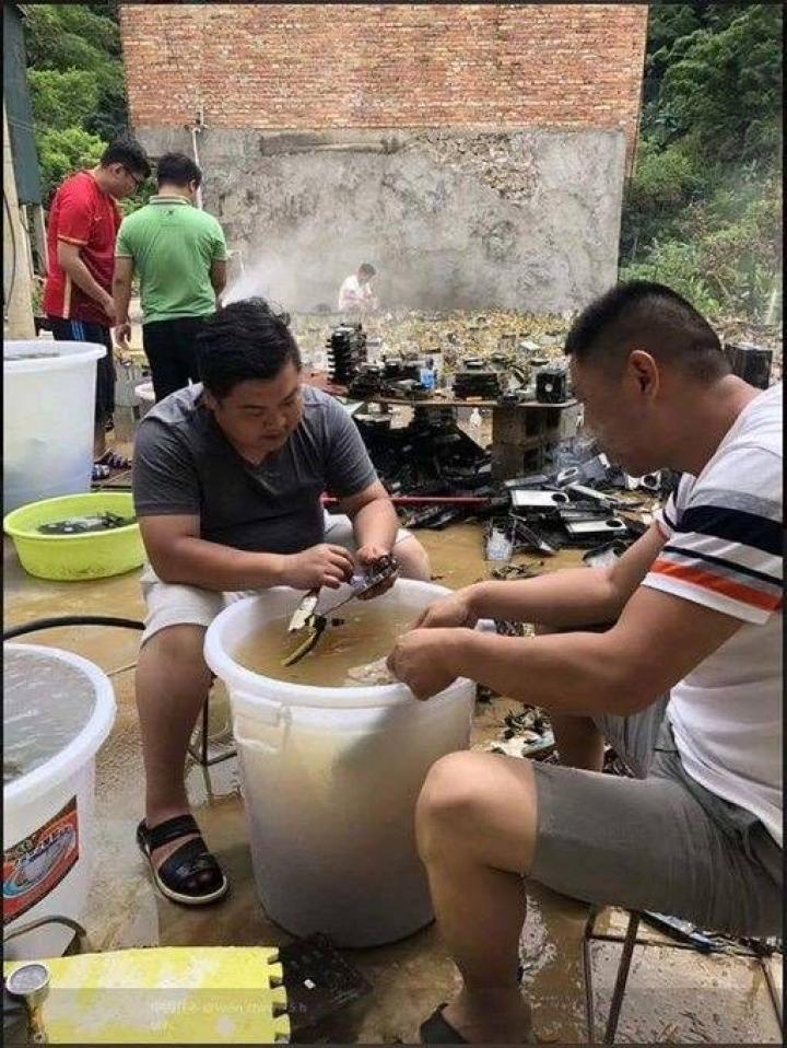 Китайские майнеры пострадали от наводнений (фото)