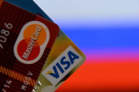 В аннексированном Крыму перестали выпускать карты Visa и MasterCard