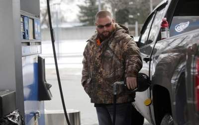 На украинских АЗС сократились объемы продаж топлива