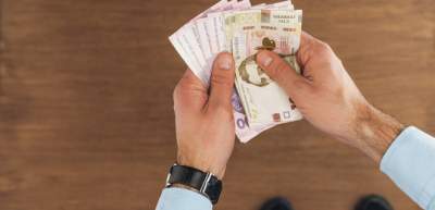 Средняя зарплата в Украине превысила 10 тысяч гривен